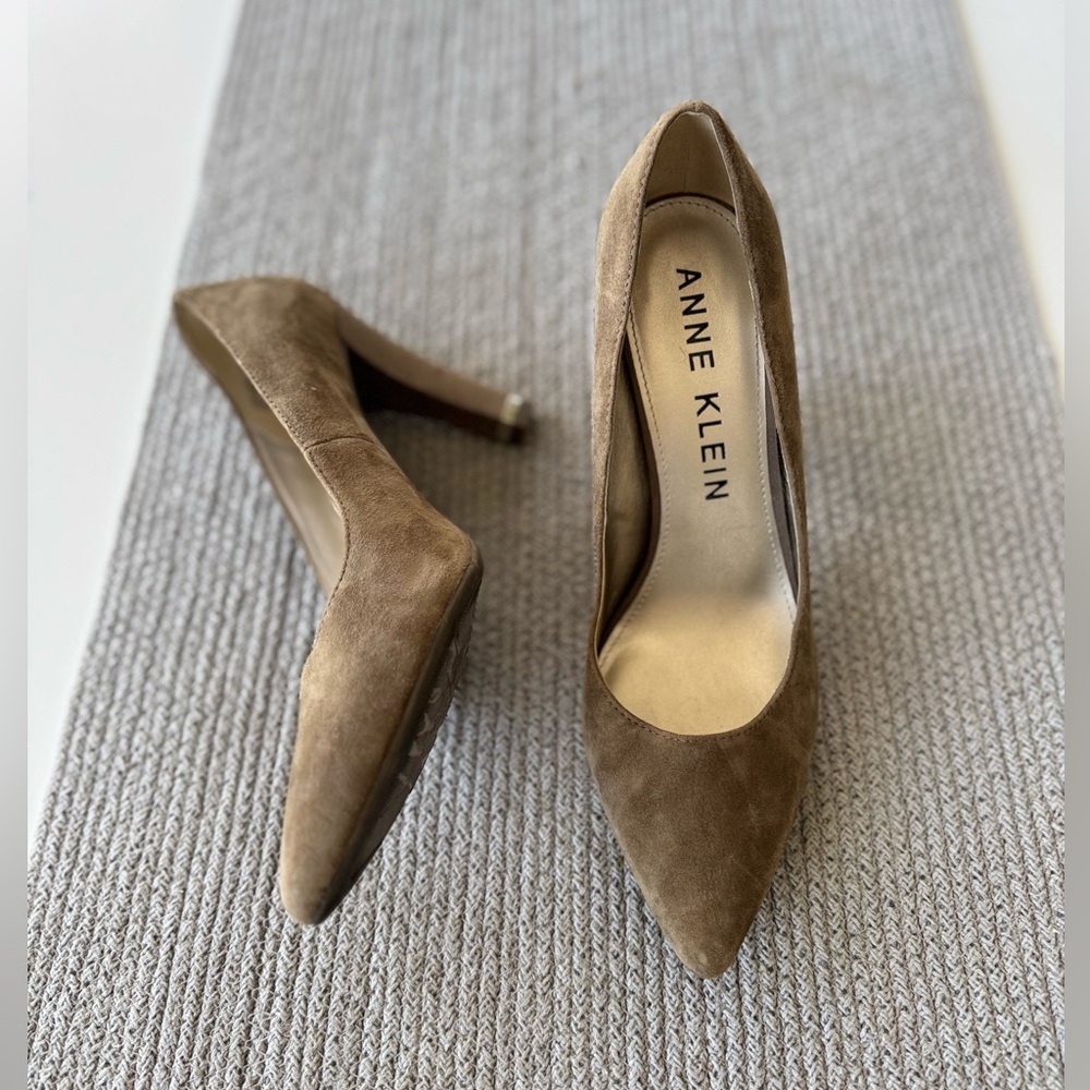 Anne Klein Brown Suede Pointed Toe Pumps
